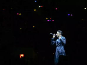 邓超在演唱会上的温馨祝福，青梅竹马情定此间
